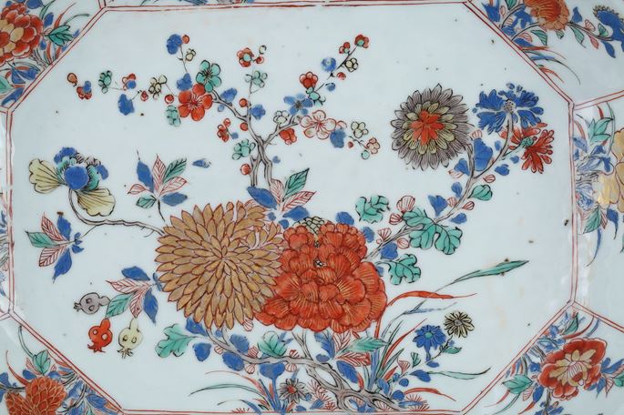 Dish Famille verte porcelain decorated with flowers | MasterArt
